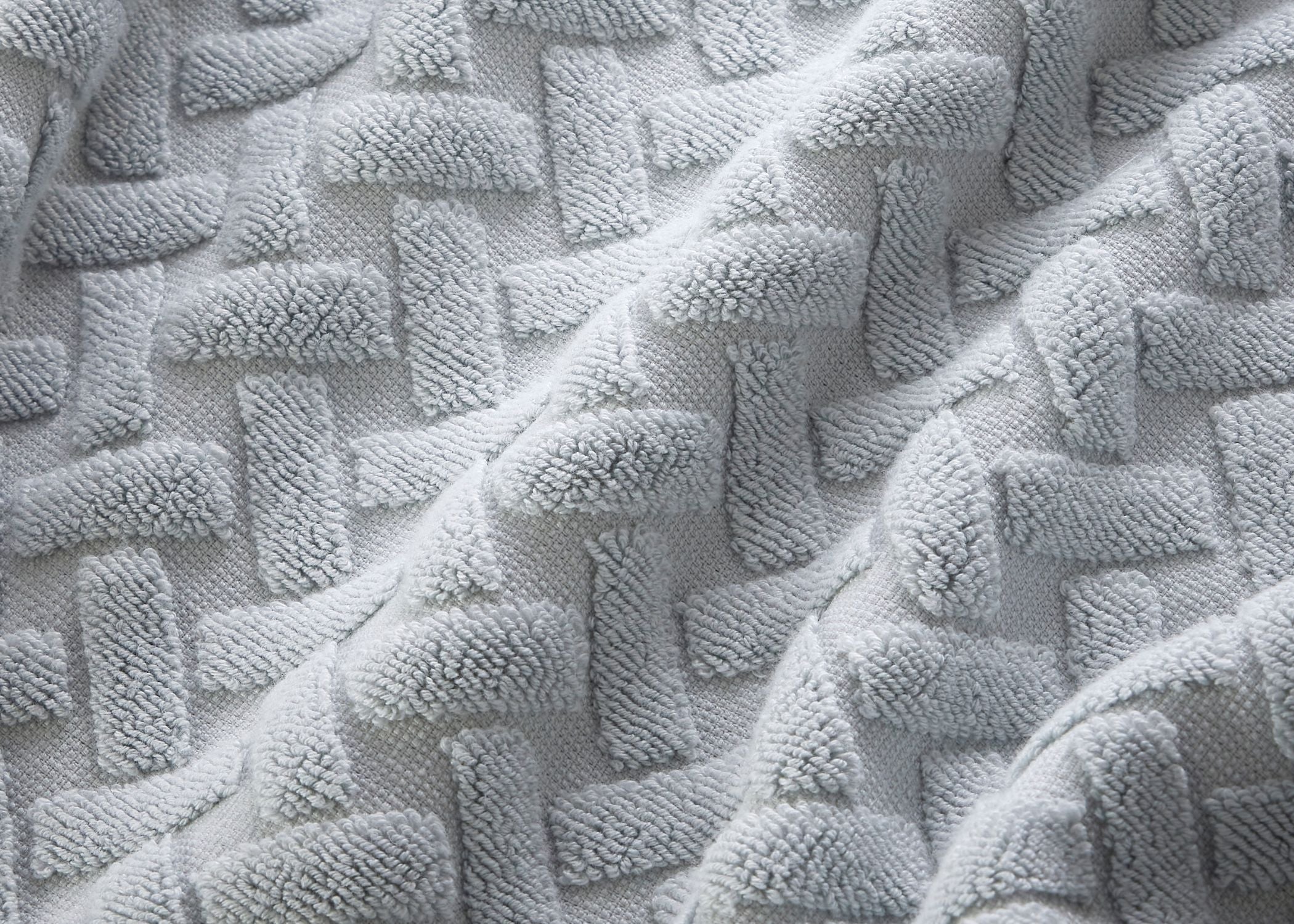 Christy "Trellis" Bath Towel Collections in Glacier (Silver)