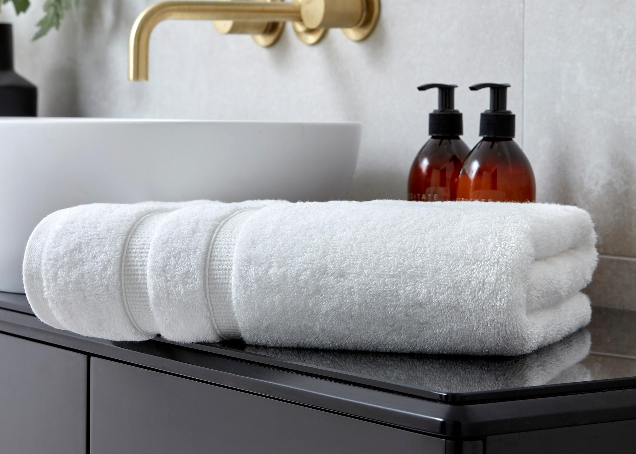 Christy "Signum" Combed Cotton Bath Towels Collection in White